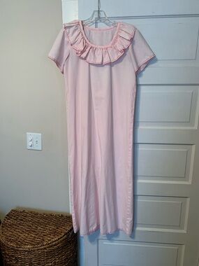 Vintage Light Pink Ruffled Neck Nightgown